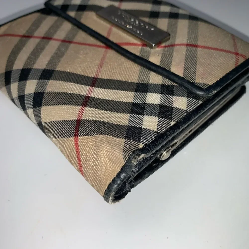 🎉AUTHENTIC🎉 Burberry Kisslock Compact Wallet